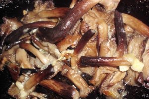 Mâncărică de ghebe în sos de vin