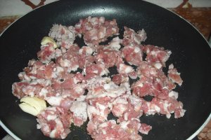 Placinta cu brocolli si carnat