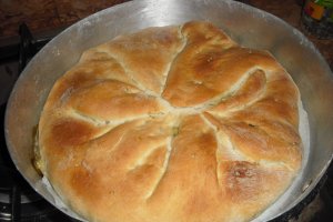Placinta cu brocolli si carnat
