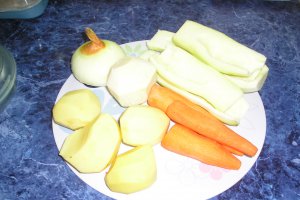 Chiftele din legume si ciuperci pane cu piure de cartofi