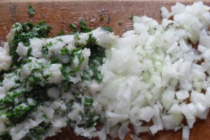 Chisatura sau pasta de slanina, ceapa si patrunjel