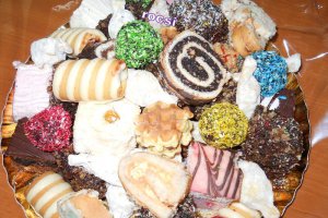 Rulada cu crema de ciocolata si bucatele de nuci