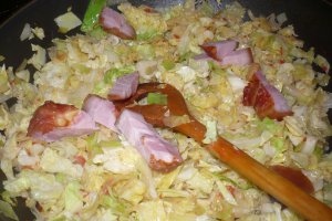 Varza cu costita rumenita la cuptor