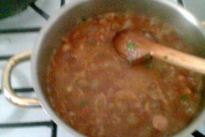 Mancarica de legume cu carnati picanti
