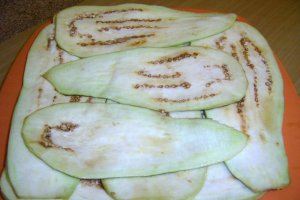 Pachetele de vinete cu sunca si cascaval
