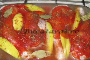 Pulpe de pui aromate, cu gutui si sos de vin