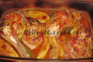 Pulpe de pui aromate, cu gutui si sos de vin