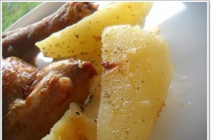 Cartofi aromati la cuptor cu pulpe