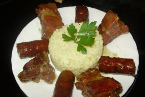 Costita afumata si carnat  cu garnitura de cus- cus
