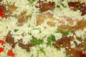 Costita afumata si carnat  cu garnitura de cus- cus