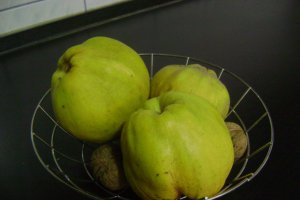 Gutui coapte cu nuci aromate