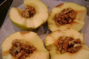 Gutui coapte cu nuci aromate