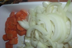 Spaghete în sos de morcovi cu pui