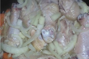 Spaghete în sos de morcovi cu pui