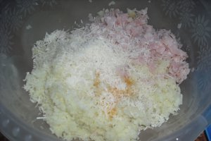 Crochete de cartofi cu sunca si mozzarella