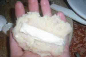 Crochete de cartofi cu sunca si mozzarella