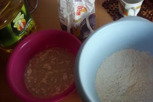 Pâine cu înveliş crocant din sos de roşii