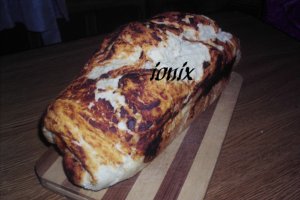 Pâine cu înveliş crocant din sos de roşii