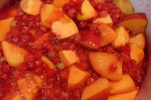 Dulceata de strugurei, piersici si nectarine