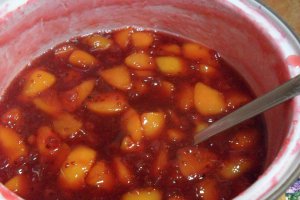 Dulceata de strugurei, piersici si nectarine