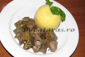 Hribi cu usturoi si mamaliguta