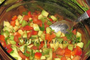 Salsa cu avocado, rosii si ardei
