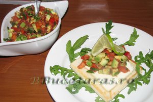 Salsa cu avocado, rosii si ardei
