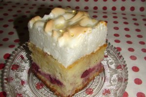 Pandispan cu branza, visine si bezea