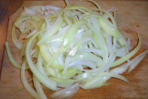 Pui cu fasole verde si sos de smantana