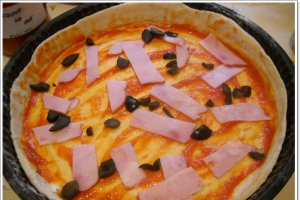 Pizza cu piept de pui si sunca
