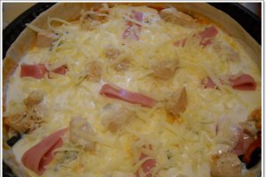 Pizza cu piept de pui si sunca