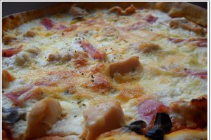 Pizza cu piept de pui si sunca
