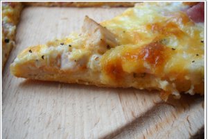 Pizza cu piept de pui si sunca