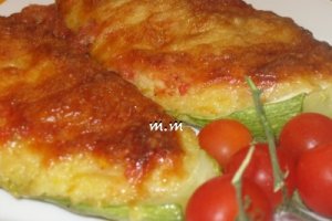 Dovlecei umpluti cu cus-cus in sos de rosii