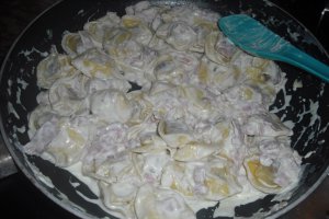 Tortellini panna e prosciutto..