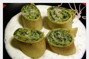 Clatite cu spanac (Crespelle di spinaci) in sos de iaurt cu menta
