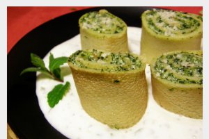 Clatite cu spanac (Crespelle di spinaci) in sos de iaurt cu menta