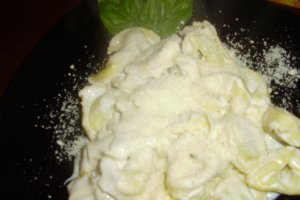 Tortellini cu sos de smantana si gorgonzola