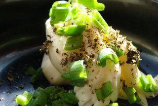 Pasta de branza cu castraveti si ceapa verde