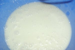 Brioşe cu scorţişoară şi glazură de ciocolată