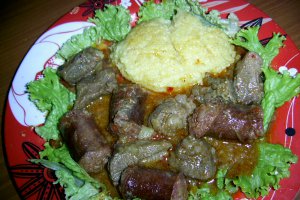 Tocana cu carne de vita  si carnati de casa afumati
