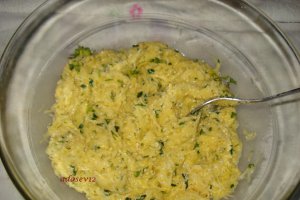 Chiftelute de cartofi cu salsa boscaiola