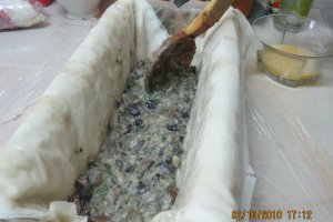 Chec cu ciuperci in foietaj