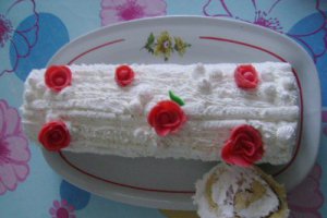 Rulada cu frisca si piersica