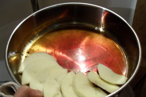 Prajitura cu mere caramelizate