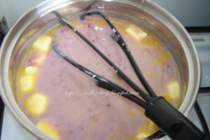 Tort cu crema de vanilie si zmeura
