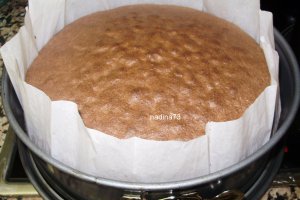 Tort cu nuca prajita si frisca