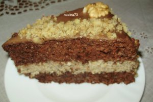 Tort cu nuca prajita si frisca