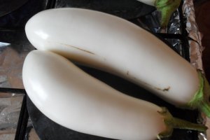 Rosii umplute cu vinete (din vinete cu coaja alba) cu maioneza