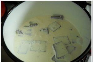 Prajitura cu ciocolata,frisca si batoane "mars"